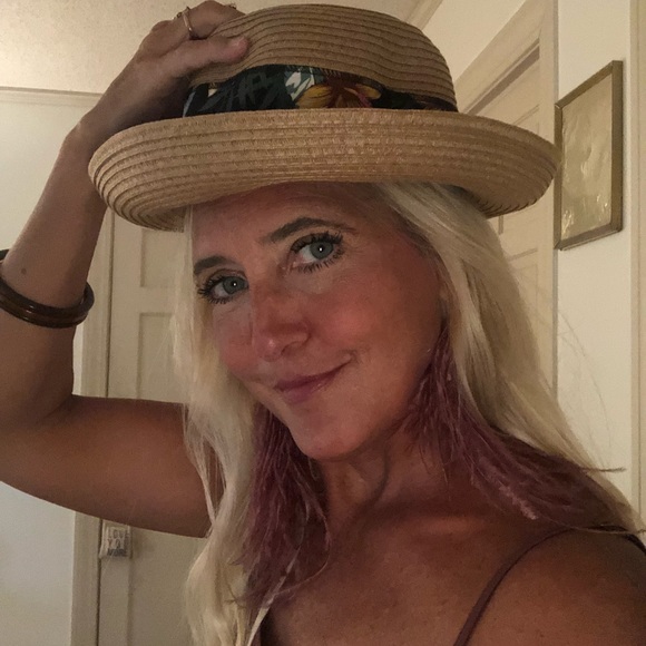 Meet your Posher, Lori - Picture 6 of 9